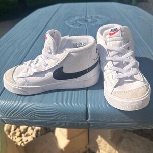 Nike Blazer Mid ‘77 basically brand new. Size 9 toddler.